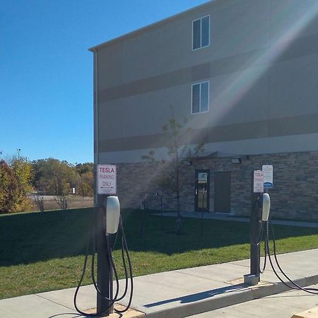 Comfort Inn & Suites Near Bethel College Newton Экстерьер фото