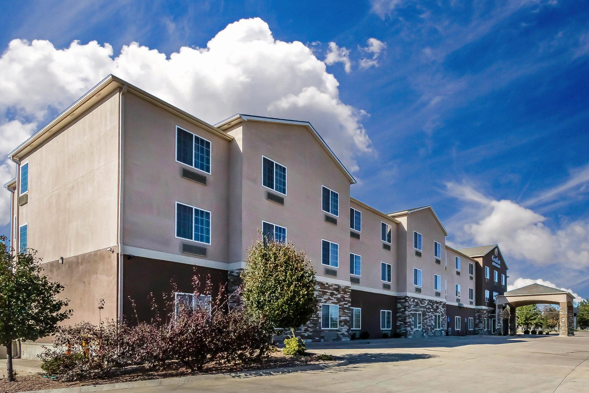 Comfort Inn & Suites Near Bethel College Newton Экстерьер фото