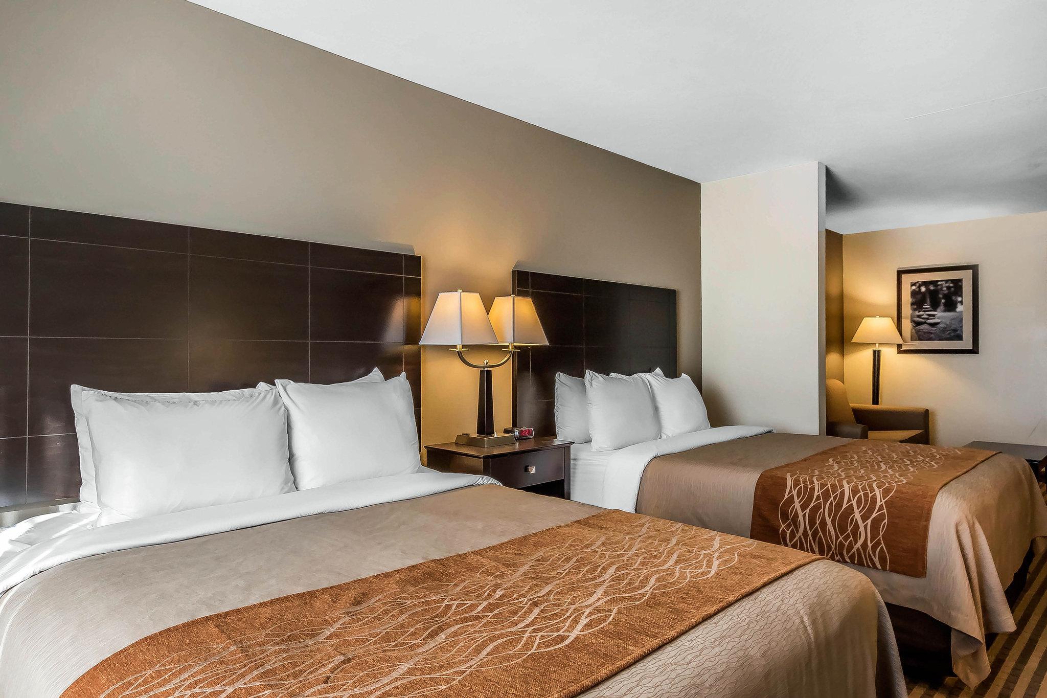 Comfort Inn & Suites Near Bethel College Newton Экстерьер фото