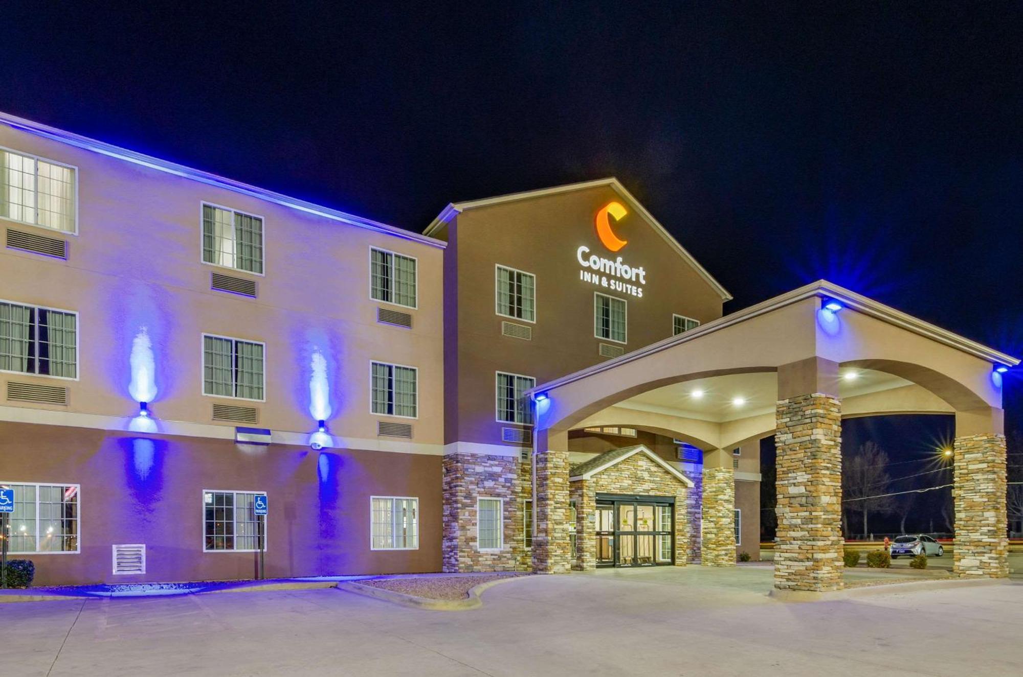 Comfort Inn & Suites Near Bethel College Newton Экстерьер фото