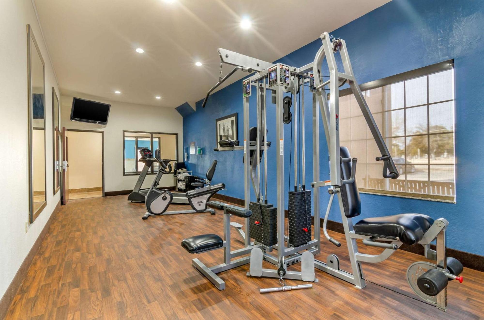 Comfort Inn & Suites Near Bethel College Newton Экстерьер фото