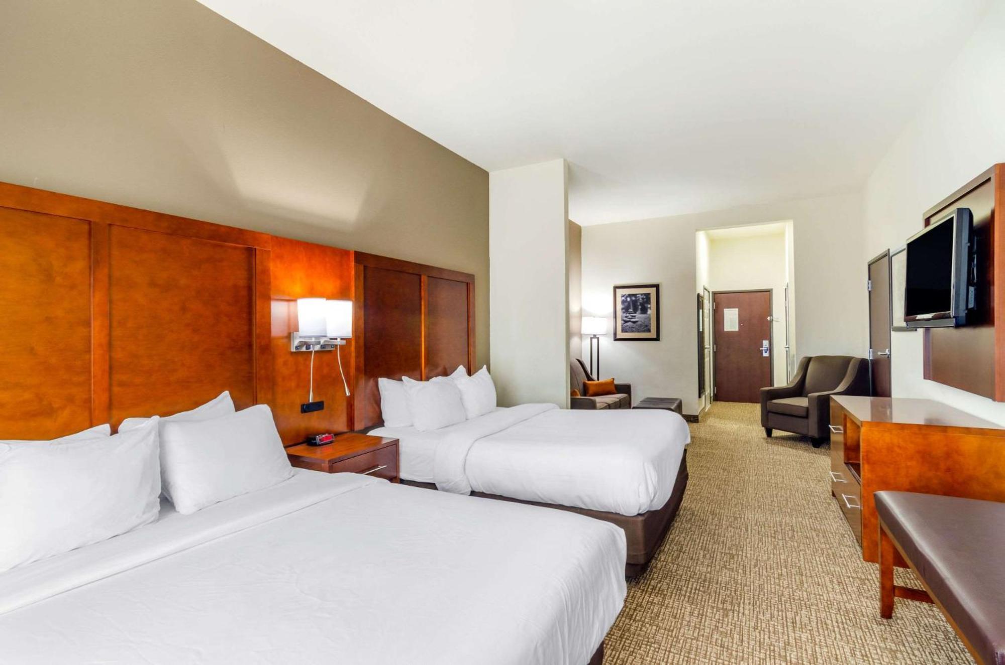 Comfort Inn & Suites Near Bethel College Newton Экстерьер фото