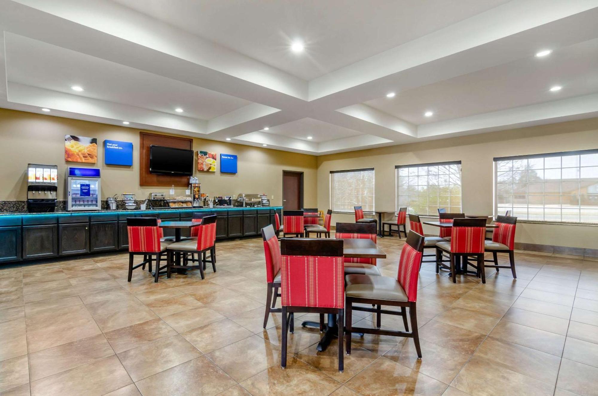 Comfort Inn & Suites Near Bethel College Newton Экстерьер фото