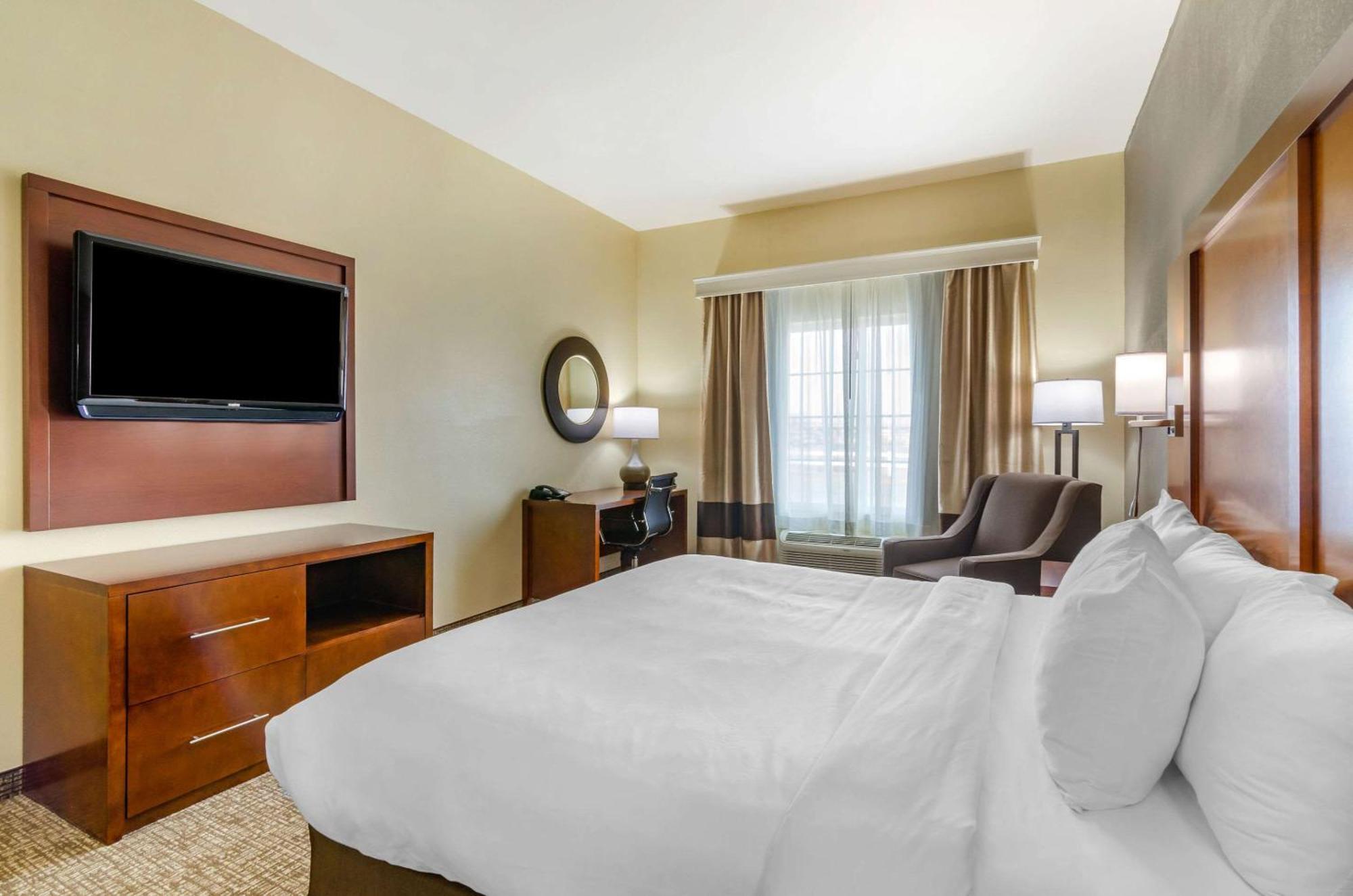 Comfort Inn & Suites Near Bethel College Newton Экстерьер фото