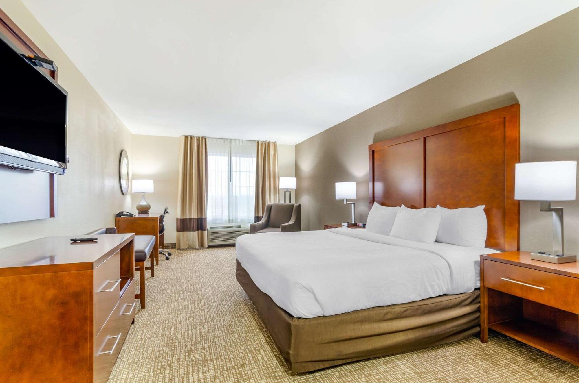 Comfort Inn & Suites Near Bethel College Newton Экстерьер фото