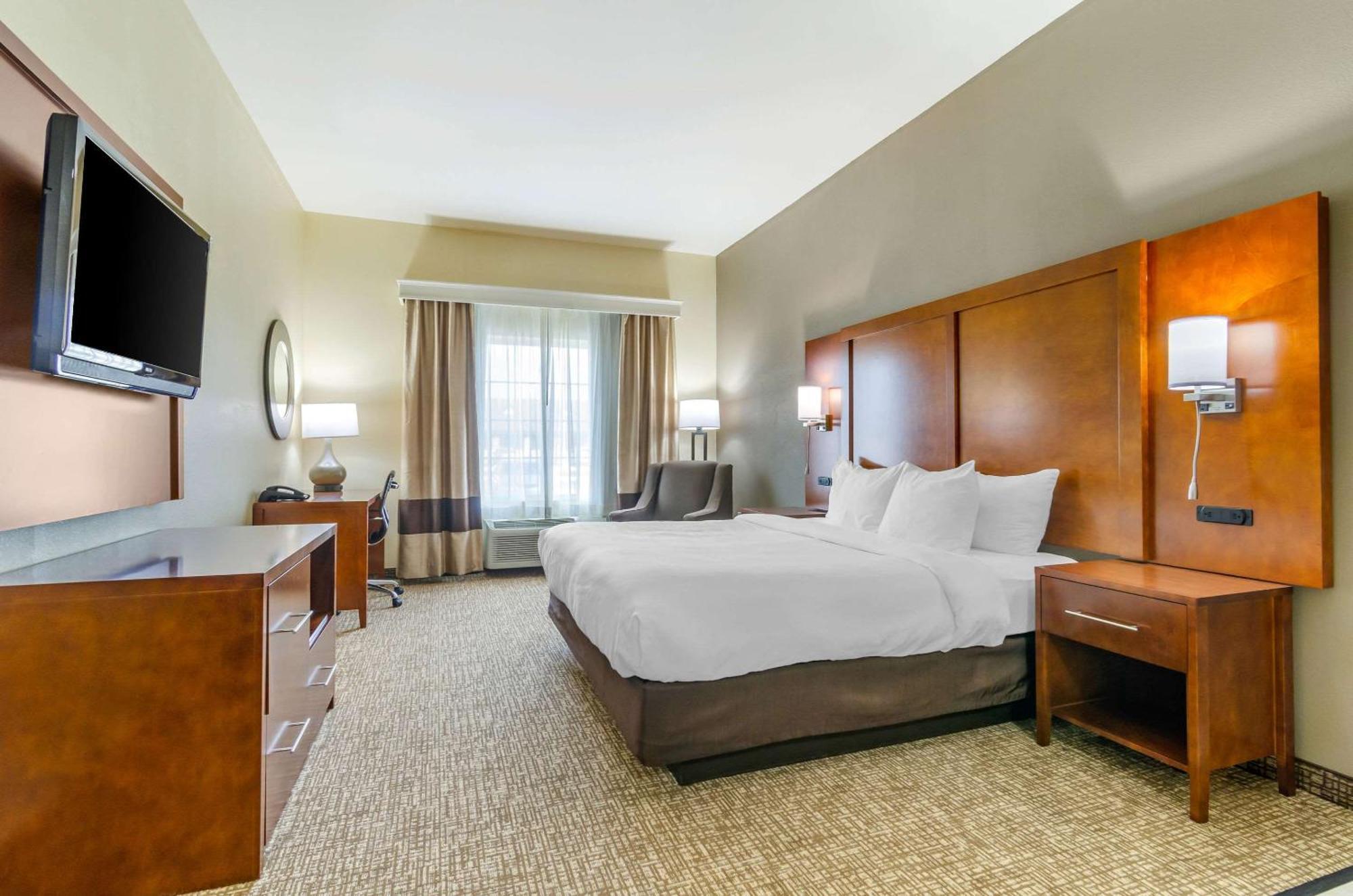 Comfort Inn & Suites Near Bethel College Newton Экстерьер фото