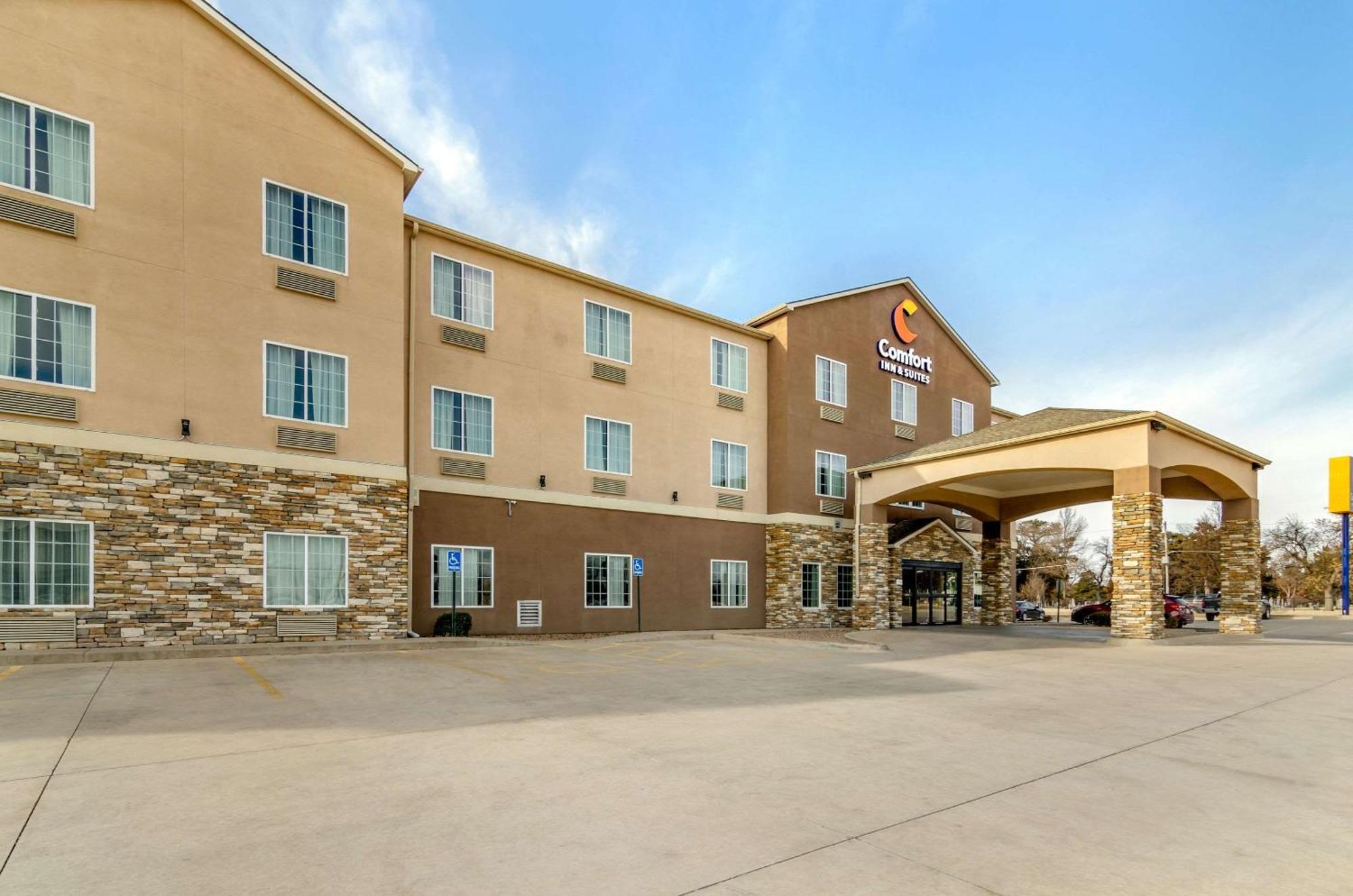 Comfort Inn & Suites Near Bethel College Newton Экстерьер фото