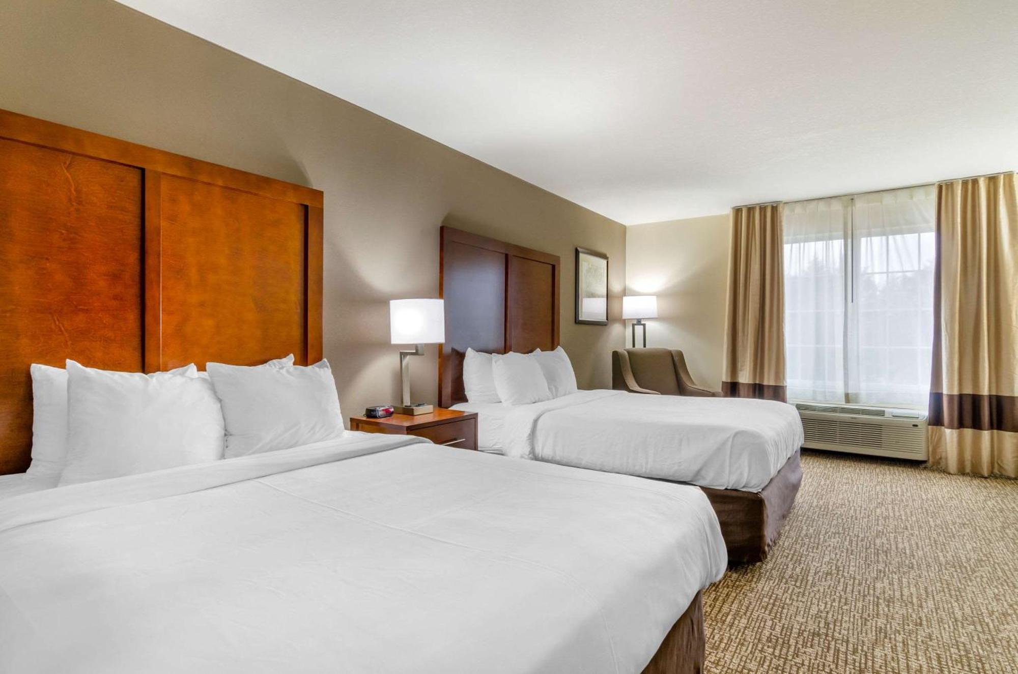 Comfort Inn & Suites Near Bethel College Newton Экстерьер фото