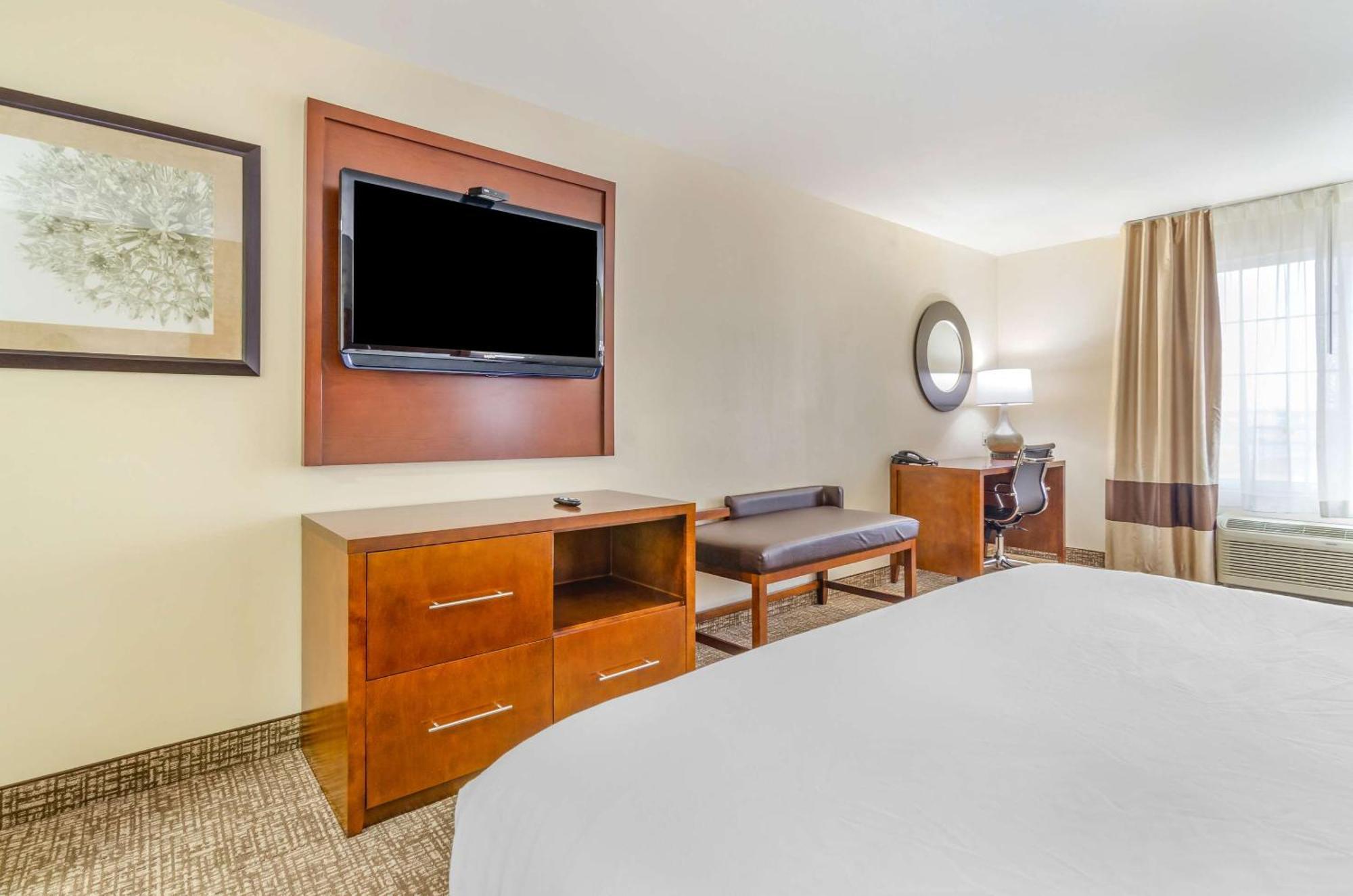 Comfort Inn & Suites Near Bethel College Newton Экстерьер фото
