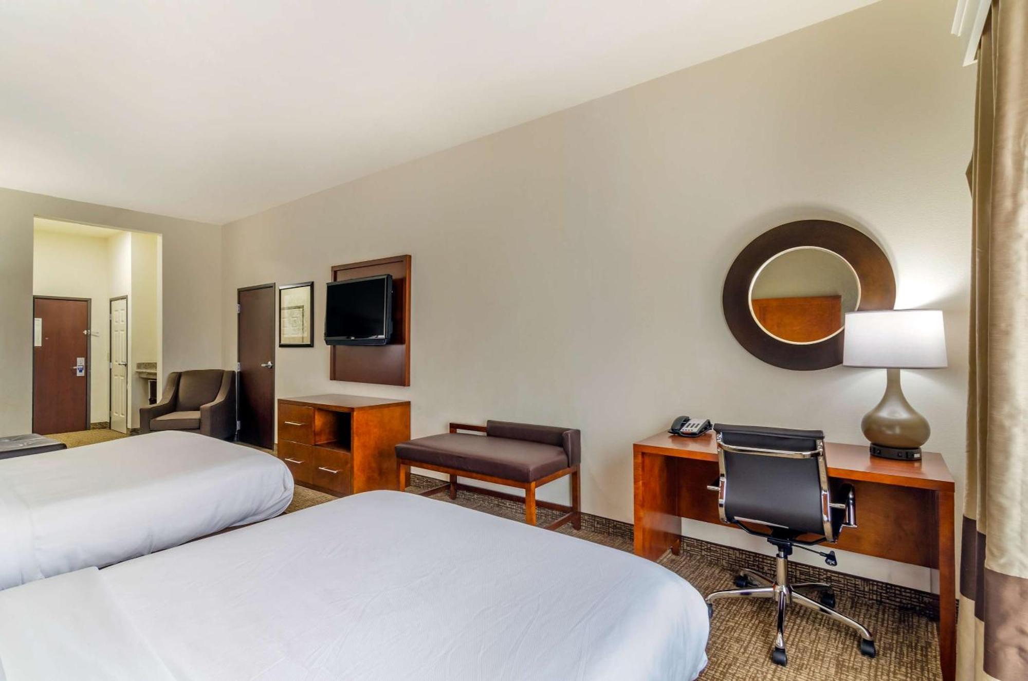 Comfort Inn & Suites Near Bethel College Newton Экстерьер фото