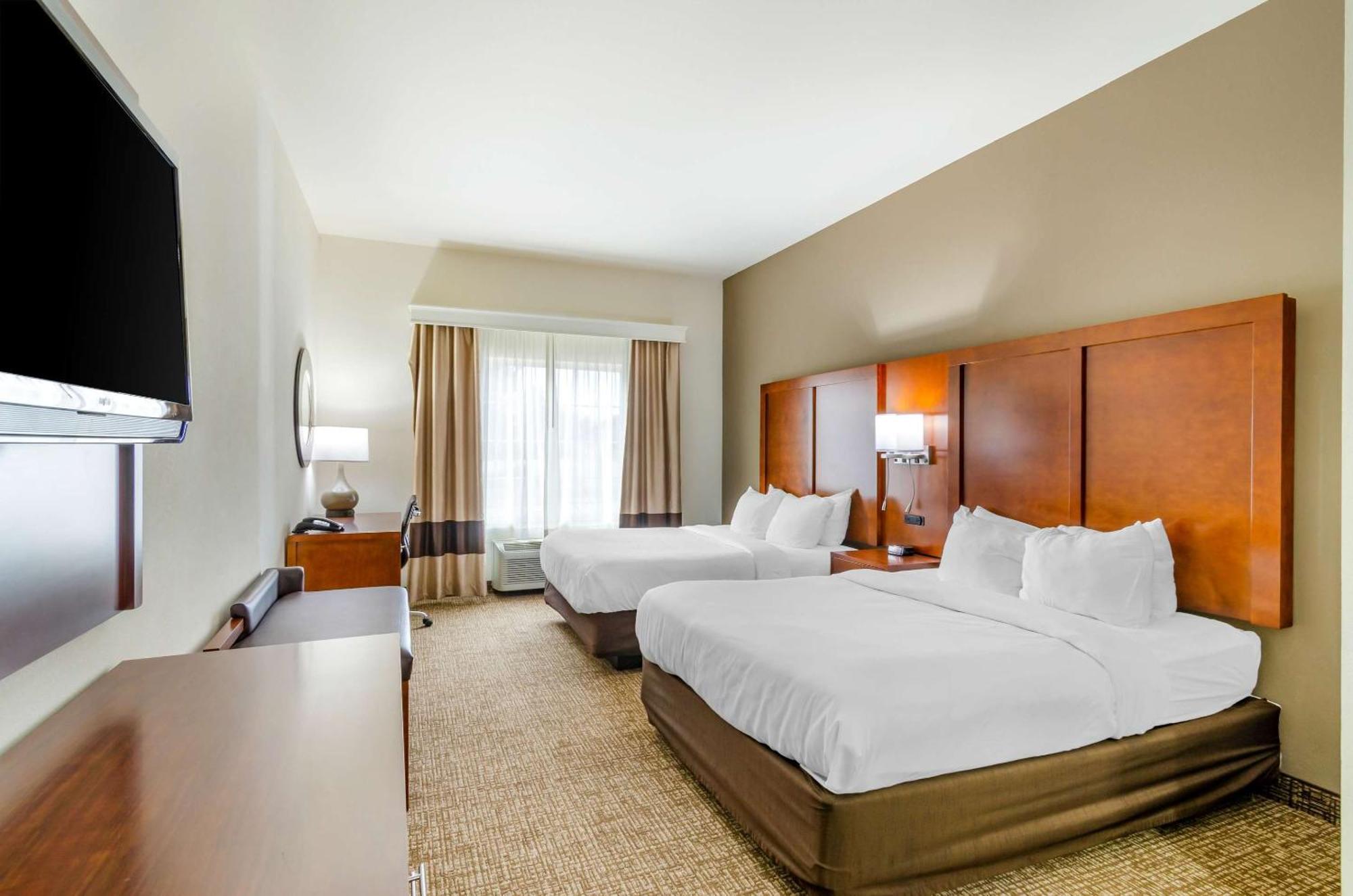 Comfort Inn & Suites Near Bethel College Newton Экстерьер фото