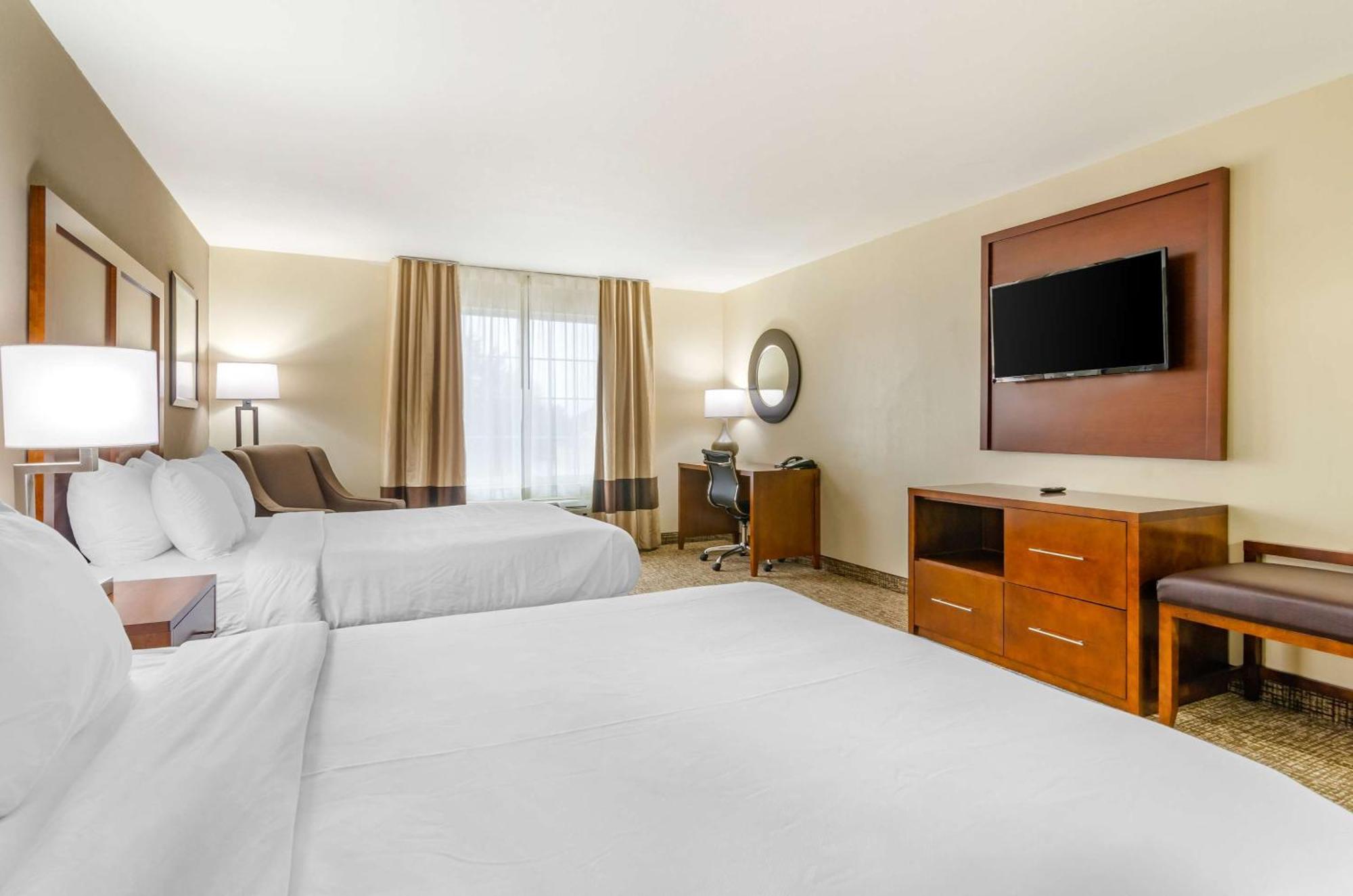Comfort Inn & Suites Near Bethel College Newton Экстерьер фото