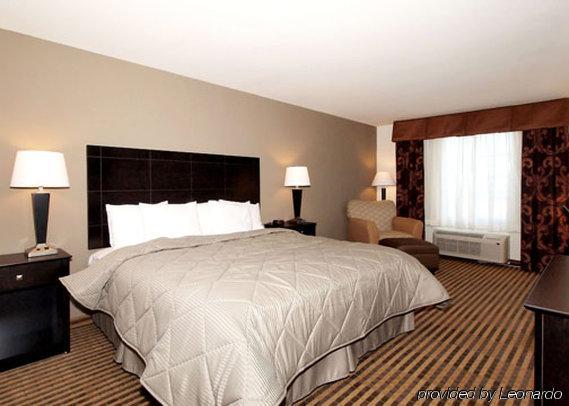 Comfort Inn & Suites Near Bethel College Newton Номер фото