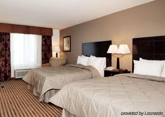 Comfort Inn & Suites Near Bethel College Newton Номер фото