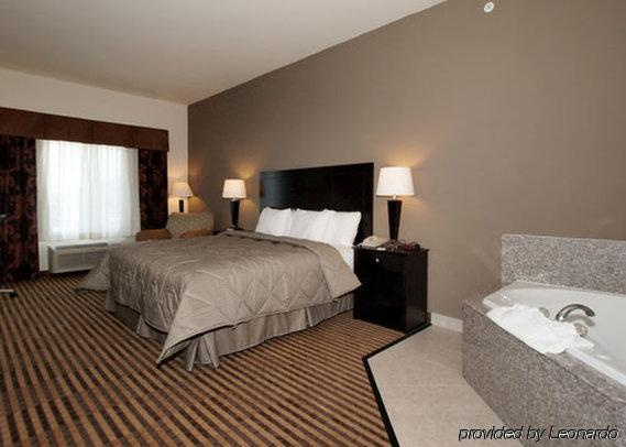 Comfort Inn & Suites Near Bethel College Newton Номер фото